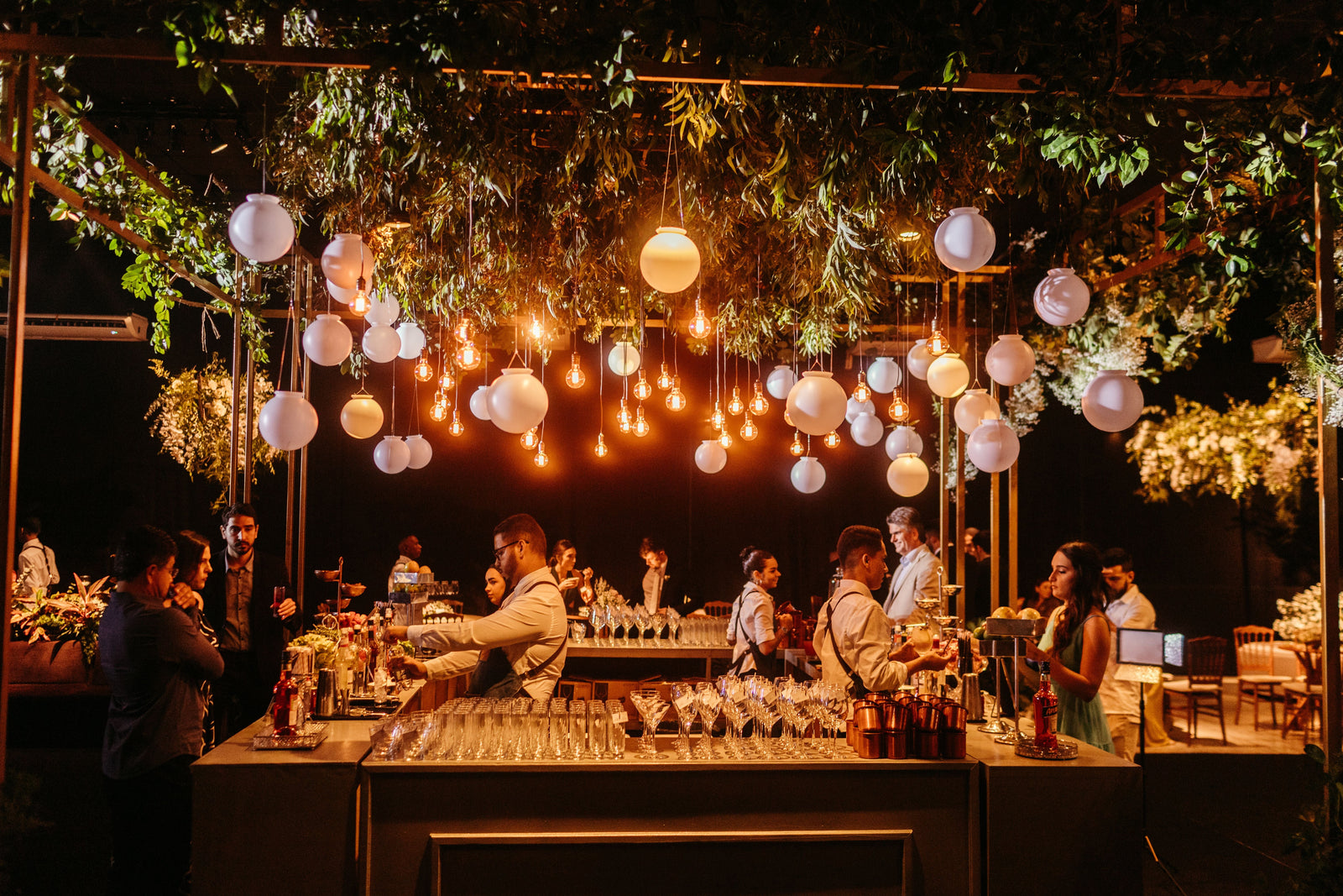 Can You Hire a Bartender for a Wedding?