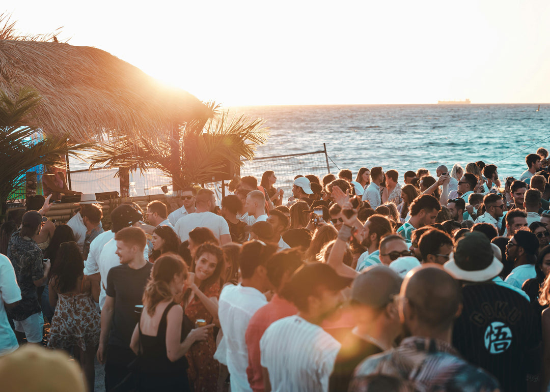 How to Hire a Bartender for a Wedding